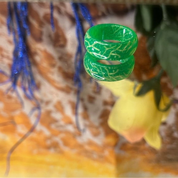 Luminous Vintage Resin Ring - Picture 2 of 8